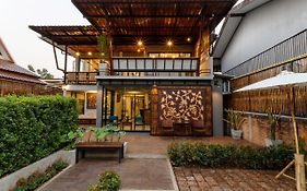 Hostel One Art And Gallery